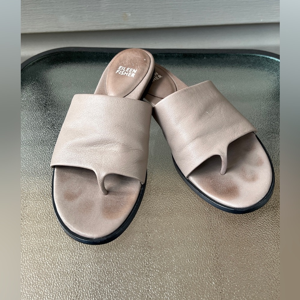 EILEEN FISHER EDGE- SEAWEED NAPPA SANDAL Taupe  Sz 7